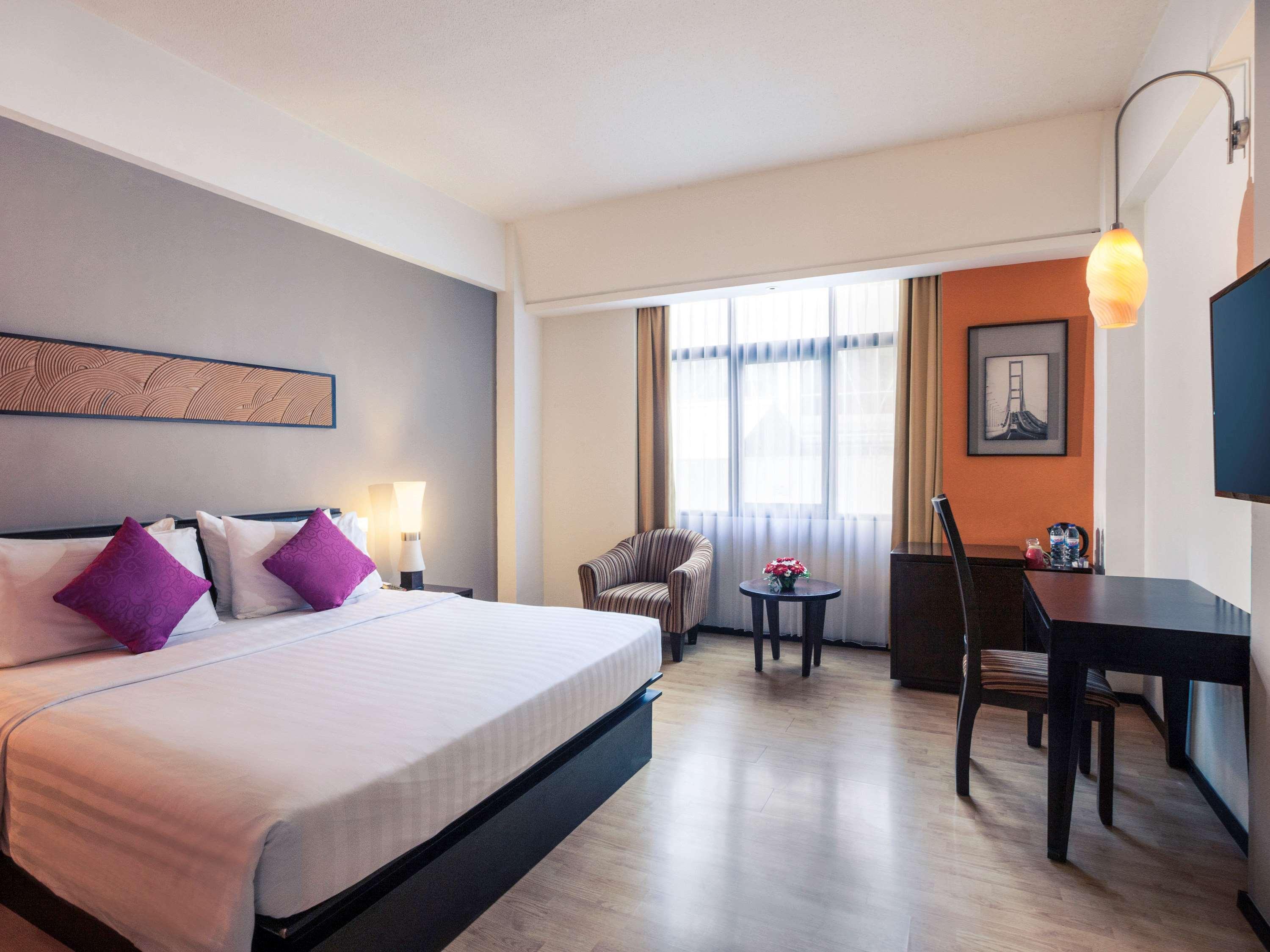 Mercure Surabaya Exterior foto