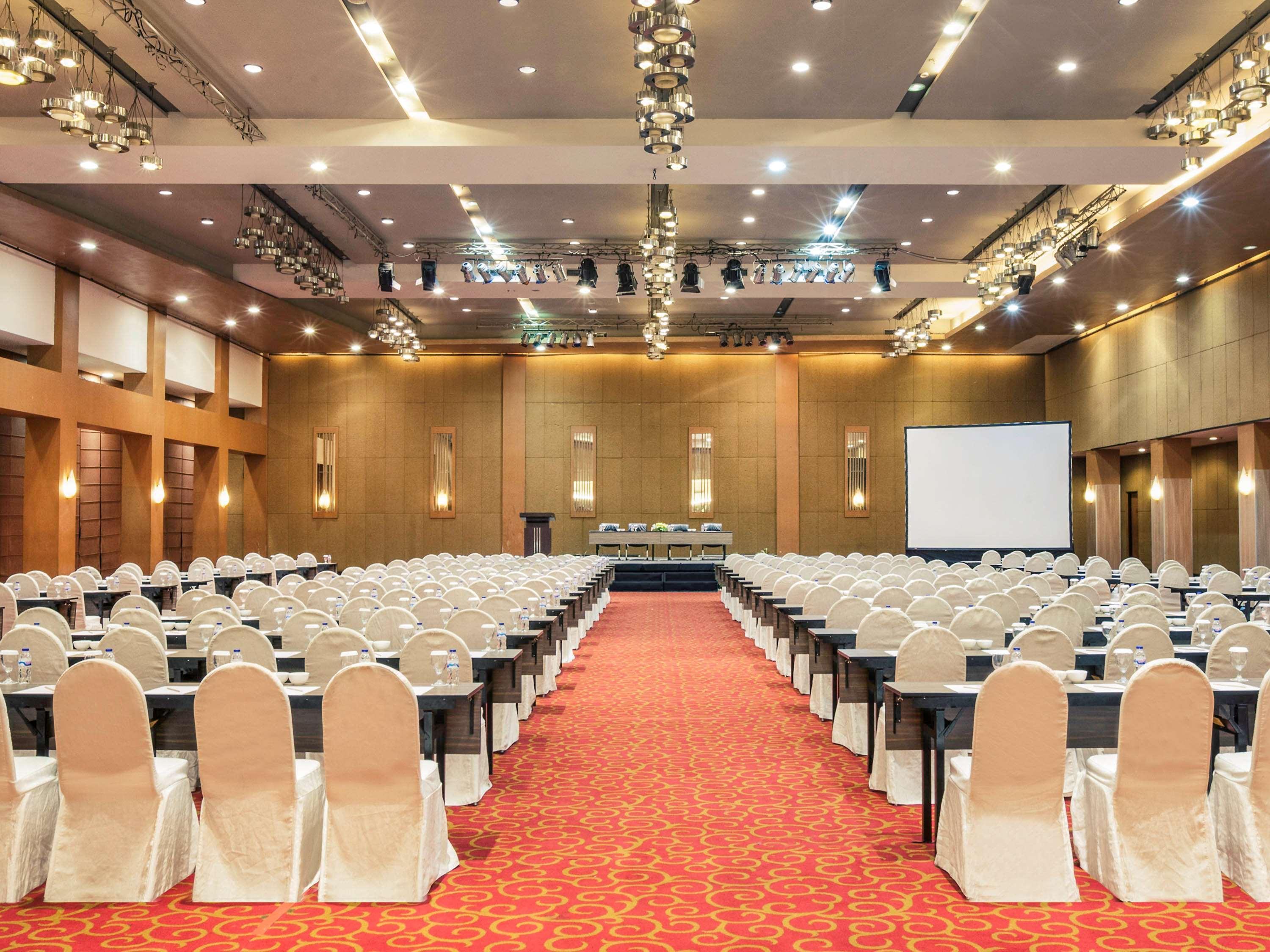 Mercure Surabaya Exterior foto