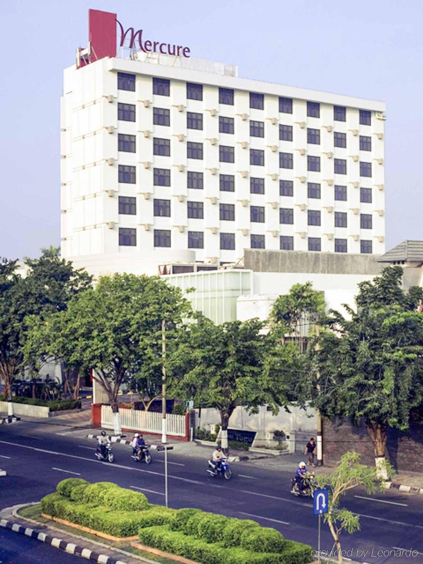 Mercure Surabaya Exterior foto