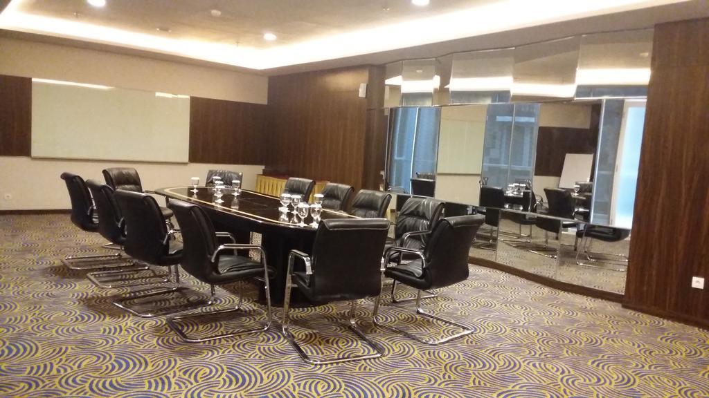 Mercure Surabaya Exterior foto