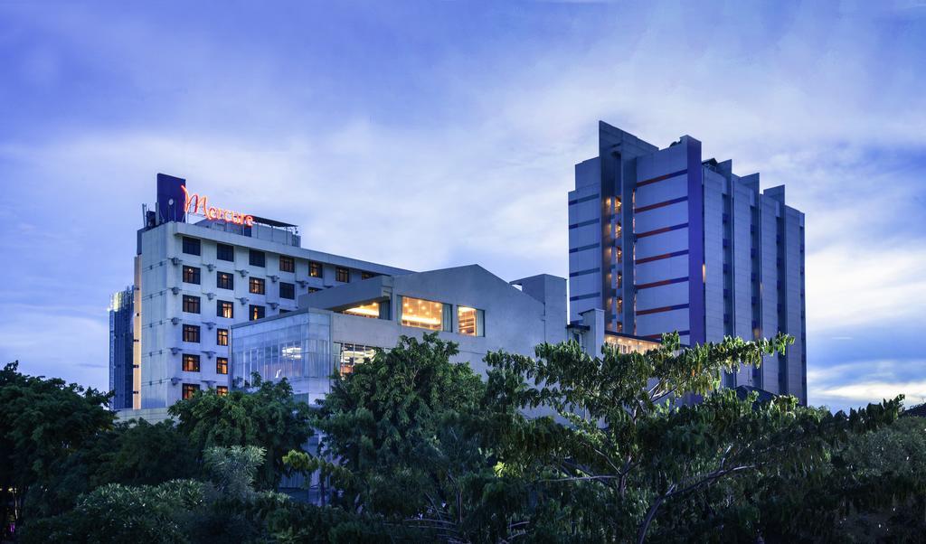Mercure Surabaya Exterior foto