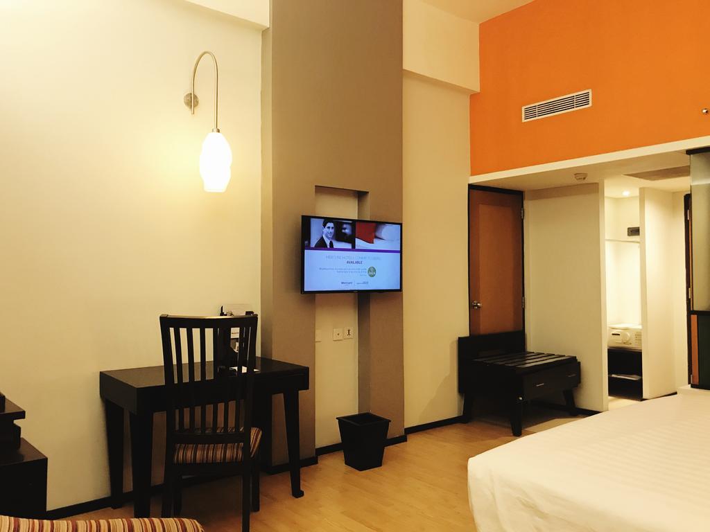 Mercure Surabaya Exterior foto